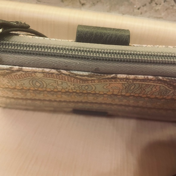 Sakroots crossbody wallet - Picture 8 of 8